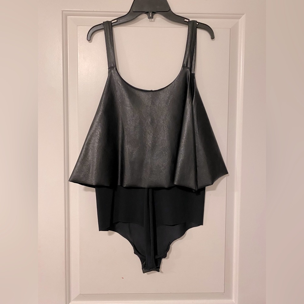 COMMANDO VEGAN LEATHER LOOSE LAYER BODYSUIT, BLACK, SIZE LARGE
